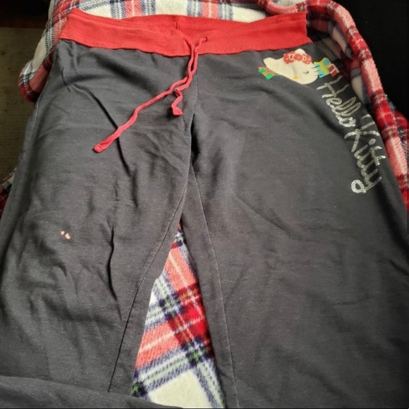 ISO of hello kitty pj lounge pants preferably black and a size L - Picture 3 of 3